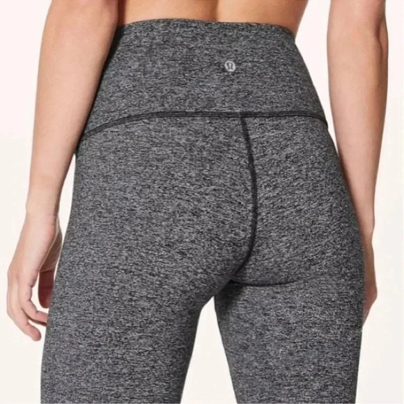 Lululemon Wunder Under Hi-Rise 7/8 Tight *25"
Heathered Black size 2 - Picture 3 of 13